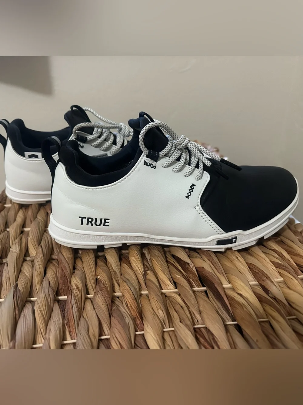 TRUE Linkwear Men's Black & White Athletic Shoe